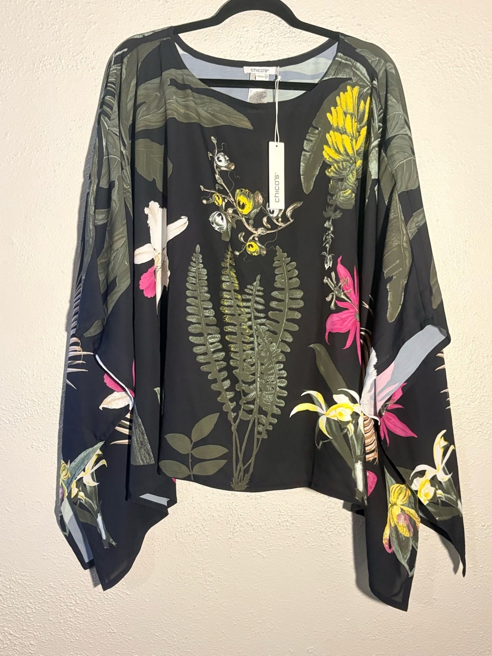 Chico’s Black Floral Graphic Print Poncho Size L/XL Resort Travel Whimsical NWT
